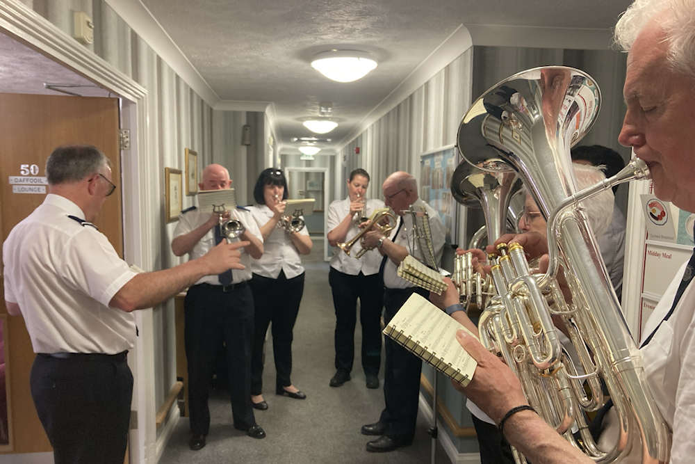 visiting elderly soldiers